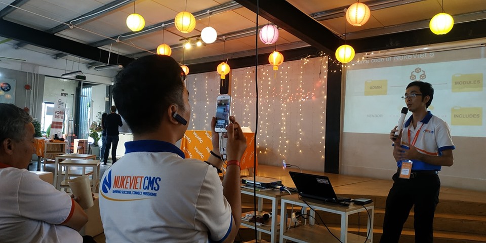 Anh Phan Tấn Dũng - Đại diện NukeViet Core Team giới thiệu NukeViet tại OpenTechSummit Vietnam 2019