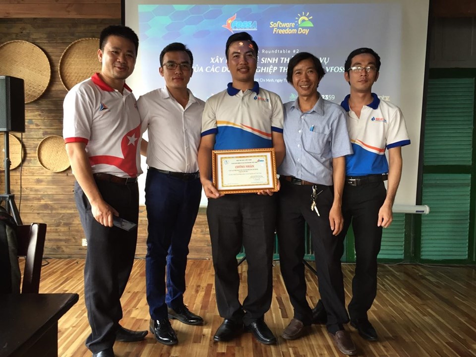 Team NukeViet chụp lưu niệm riêng